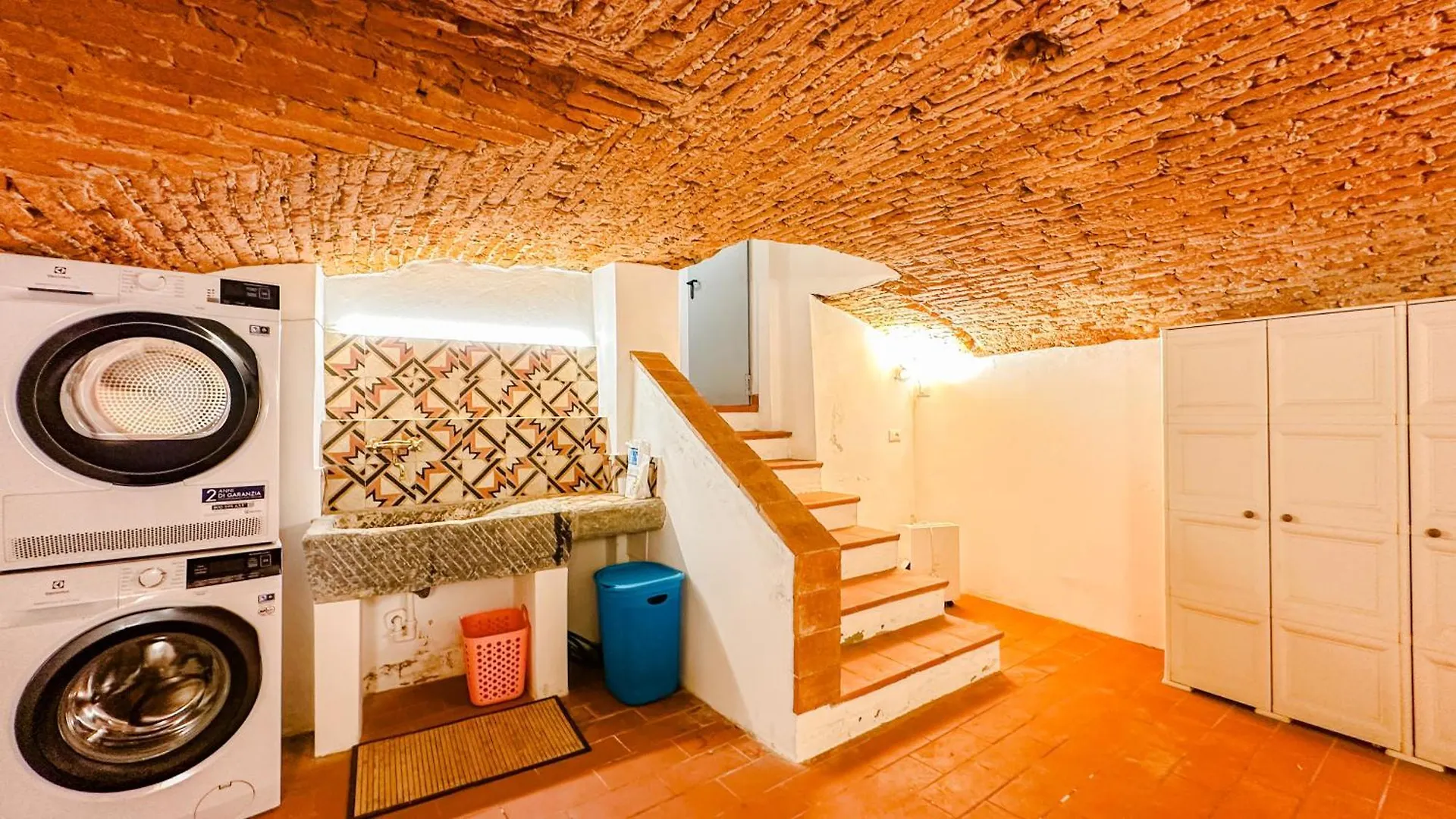 Charming Apartment In The Center - With Wi-Fi, Patio Pistoia 0*,  Italy